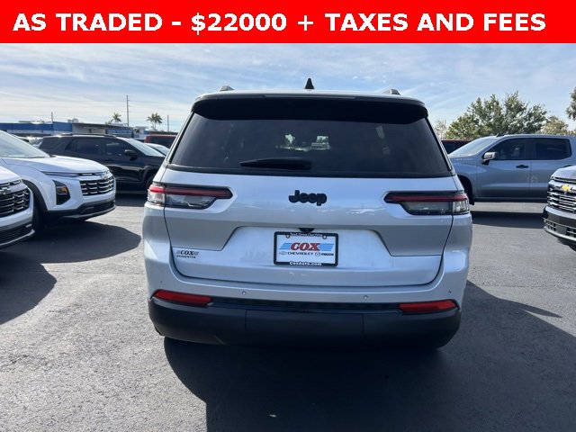 Used 2023 Jeep Grand Cherokee L Laredo image 5