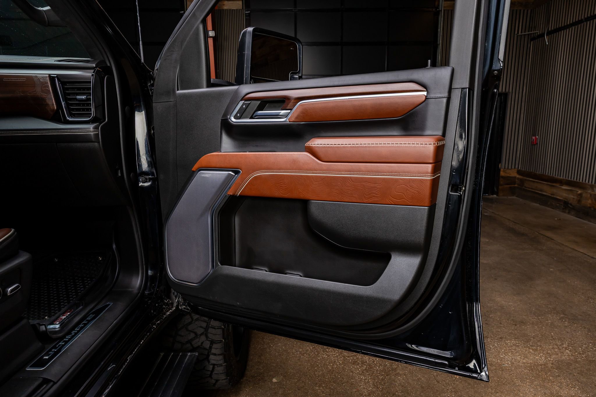 Used 2024 GMC Sierra 2500 Denali Ultimate image 36