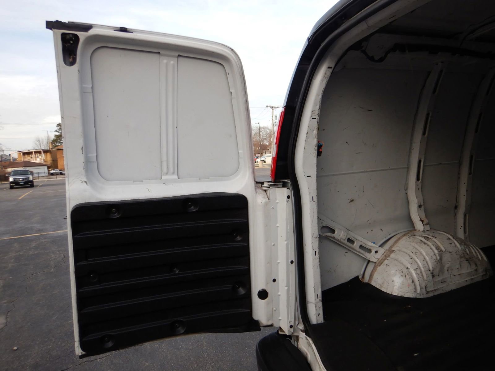 Used 2019 GMC Savana 2500 RWD image 13