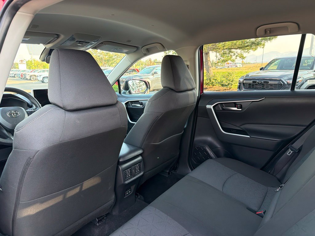 Used 2025 Toyota RAV4 XLE AWD/4WD image 21