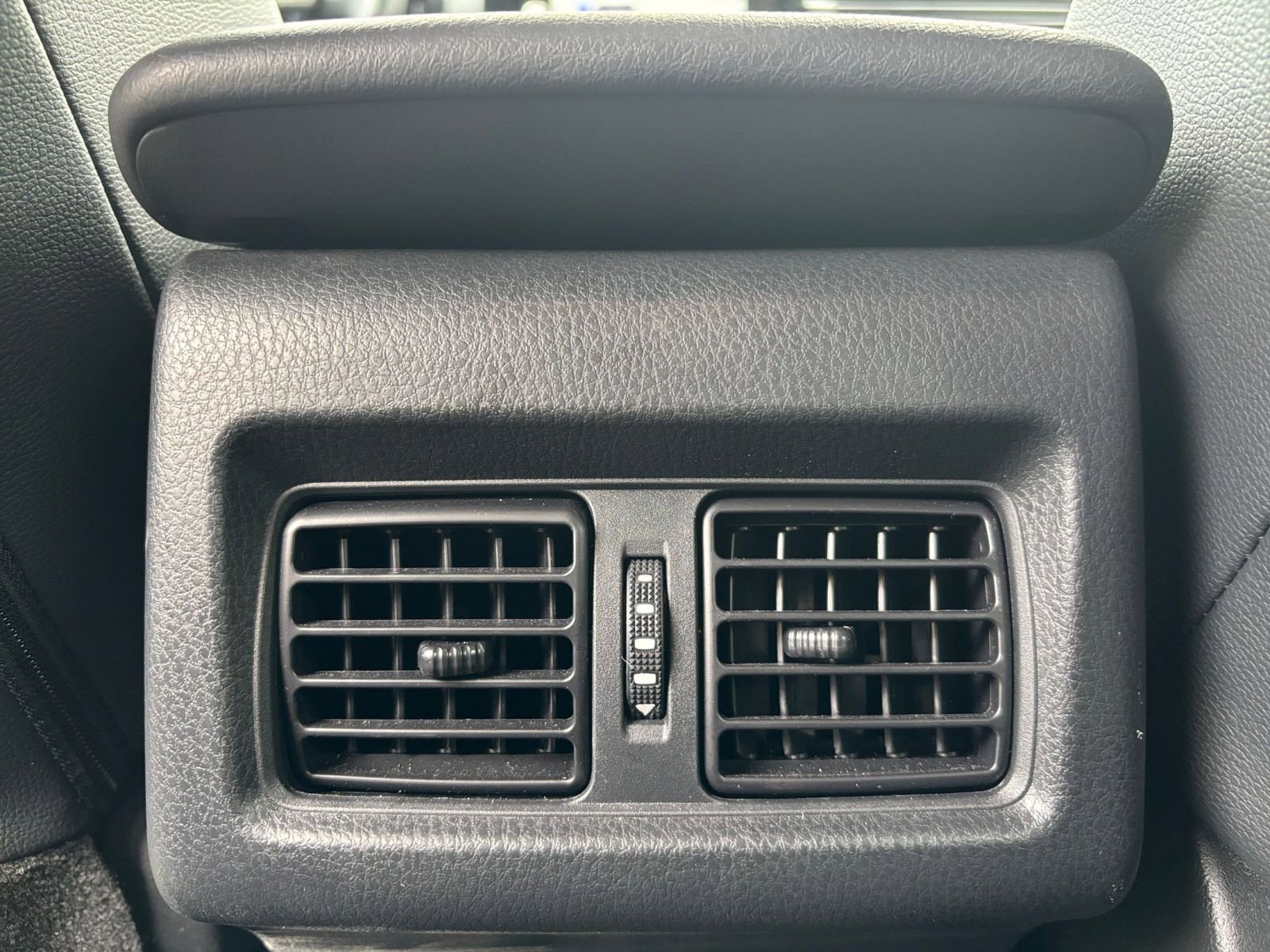 Used 2025 Toyota Camry SE FWD image 23
