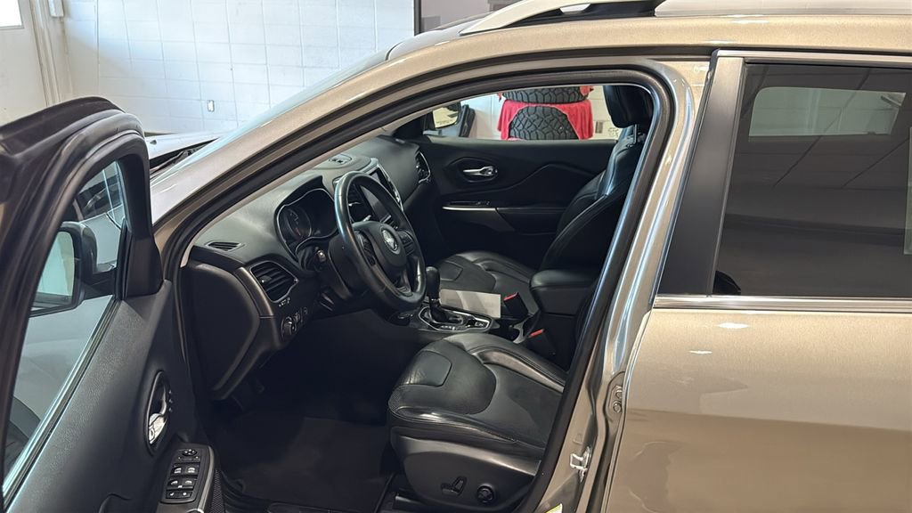 Used 2019 Jeep Cherokee Limited image 22