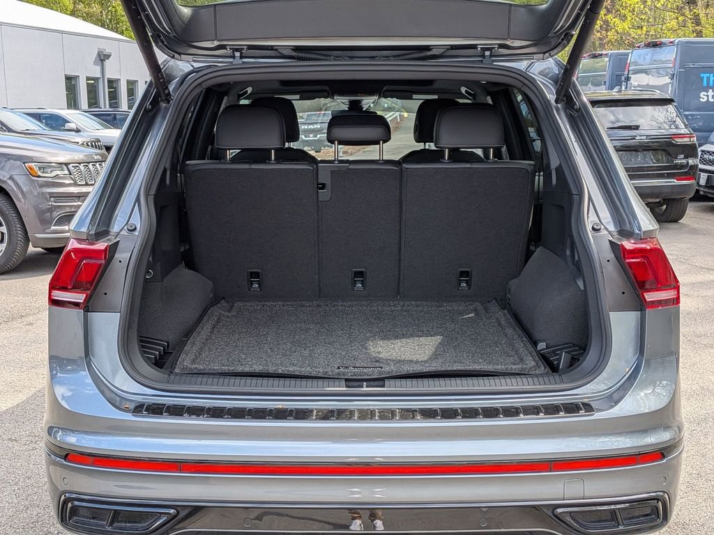 Used 2024 Volkswagen Tiguan SE R-Line AWD/4WD image 6