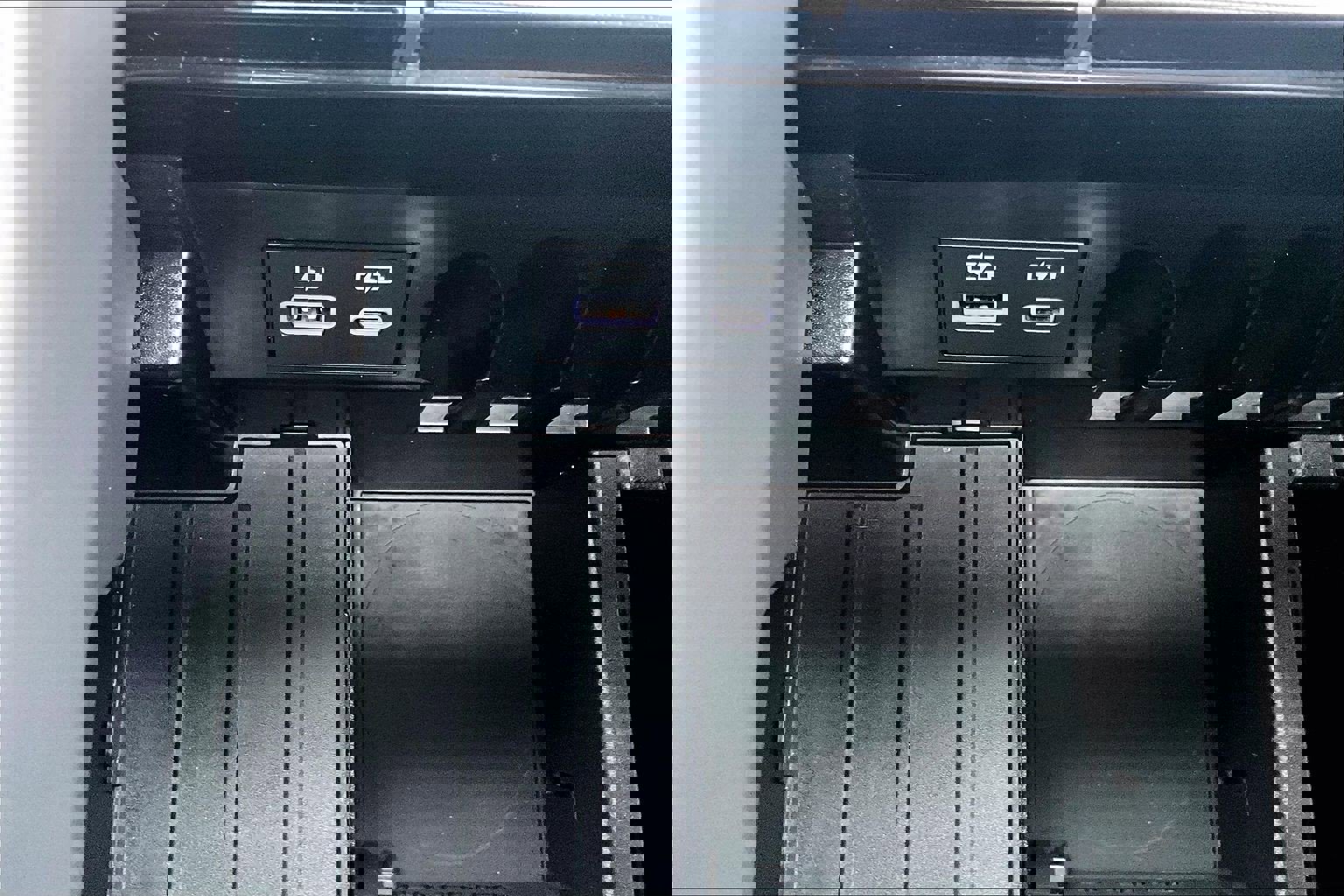 Used 2025 Toyota Tundra Platinum image 33