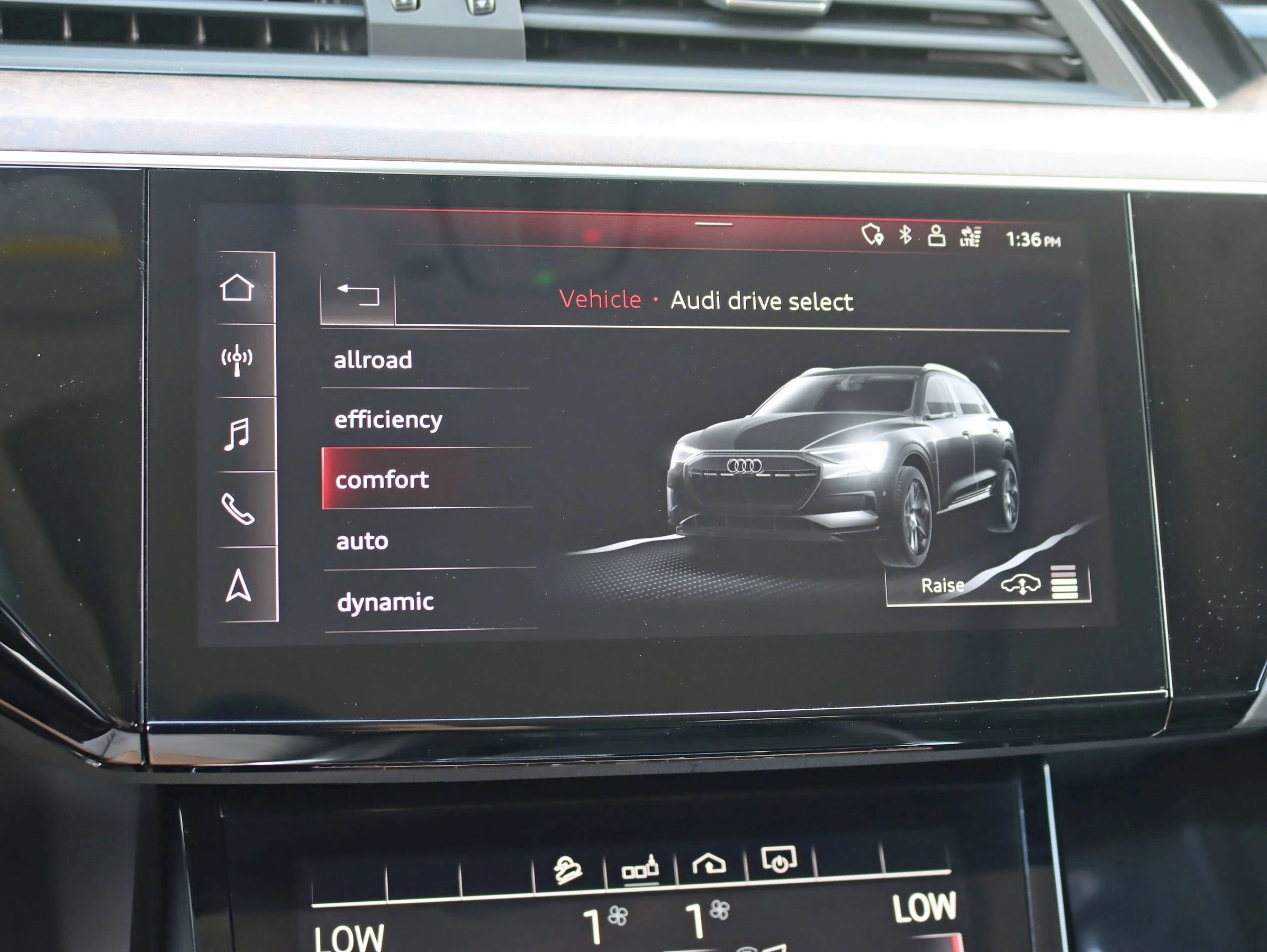 Used 2019 Audi e-tron Premium Plus image 25