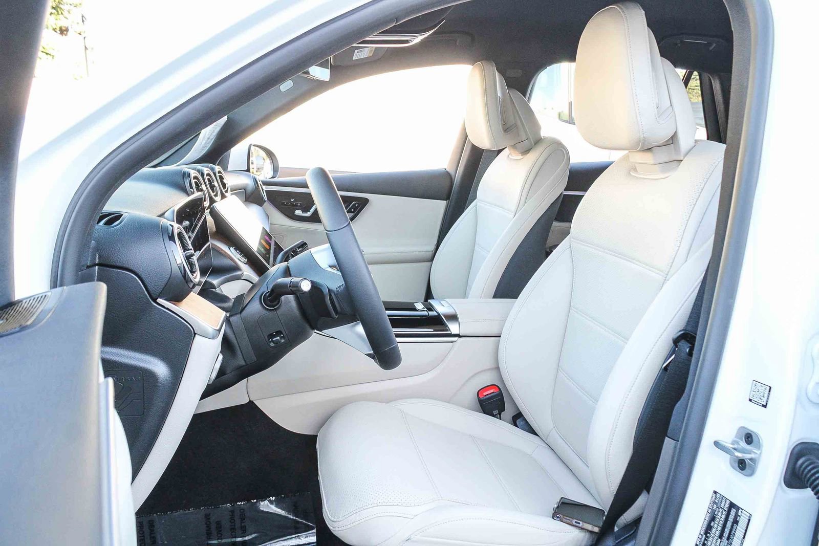 Certified 2025 Mercedes-Benz GLC 300 4MATIC image 18