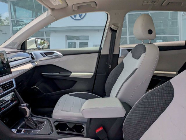 New 2026 Volkswagen Taos SE FWD image 21