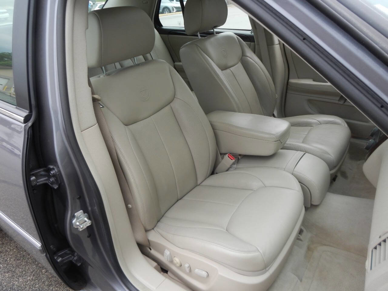 Used 2007 Cadillac DTS Luxury II FWD image 39