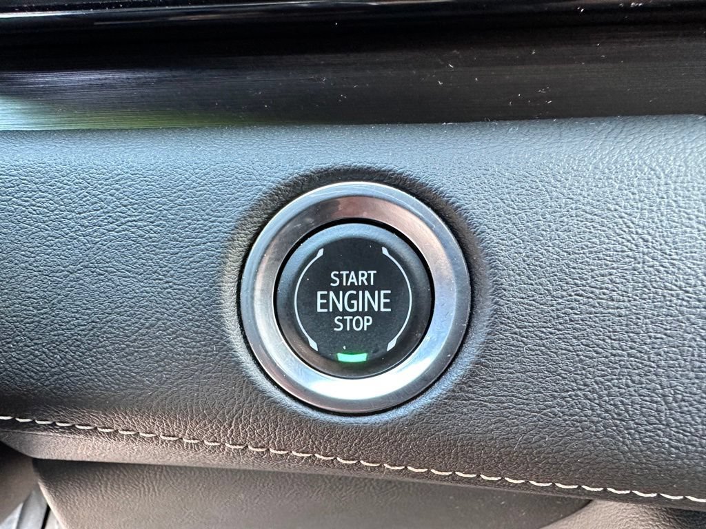 Used 2024 Cadillac Escalade Luxury AWD/4WD image 39
