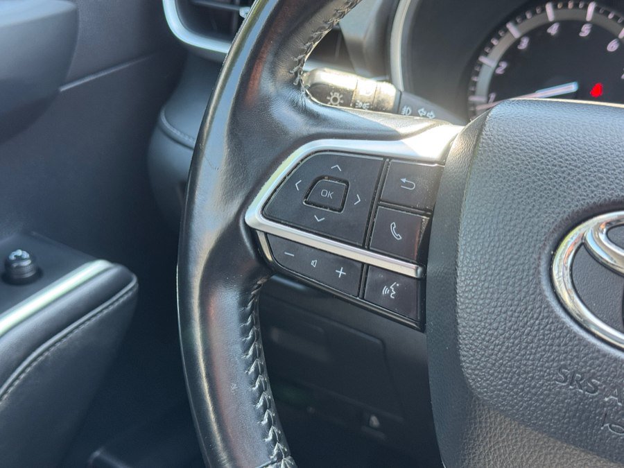 Used 2021 Toyota Highlander XLE AWD/4WD image 47