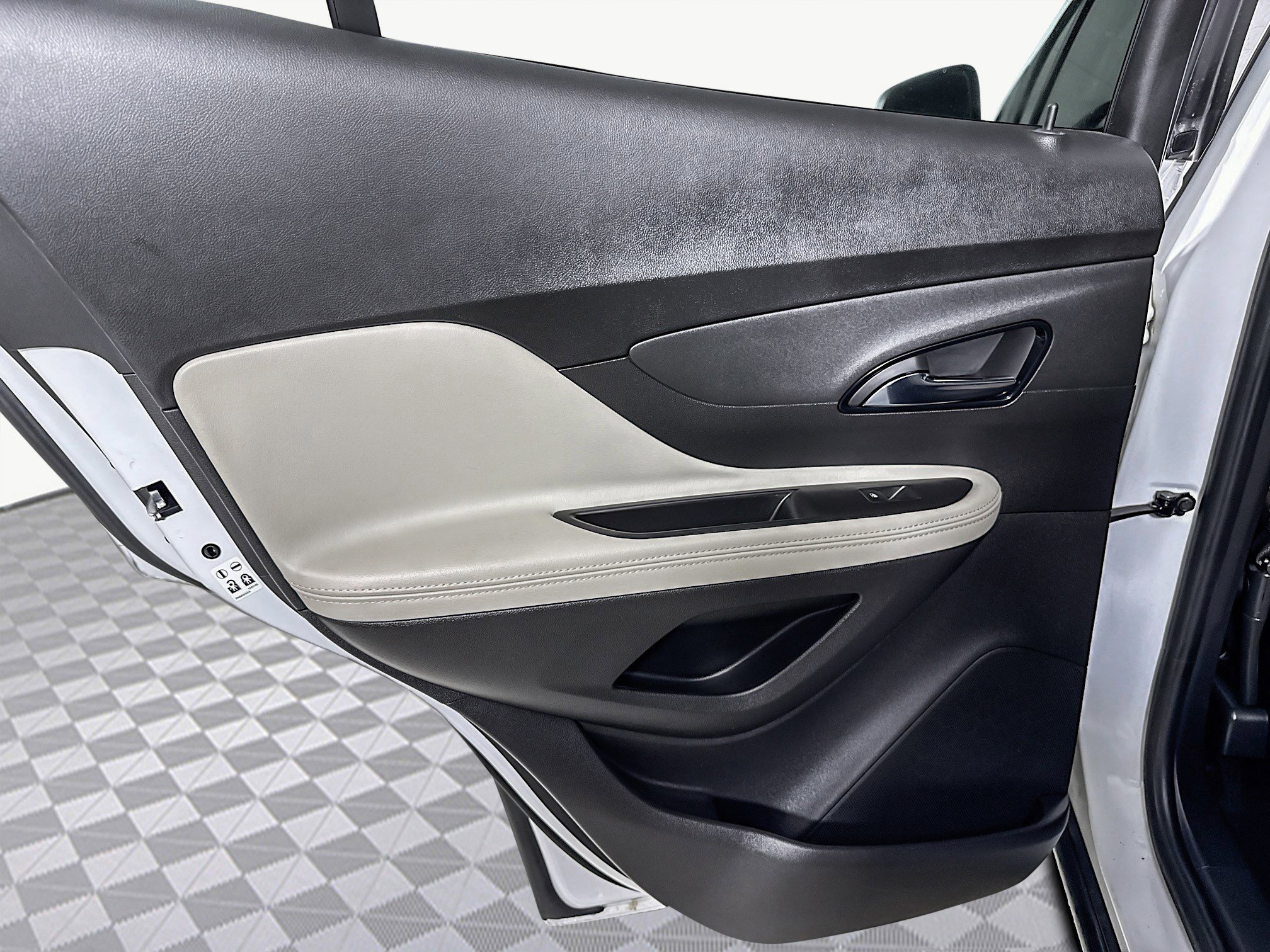 Used 2020 Buick Encore Preferred image 26