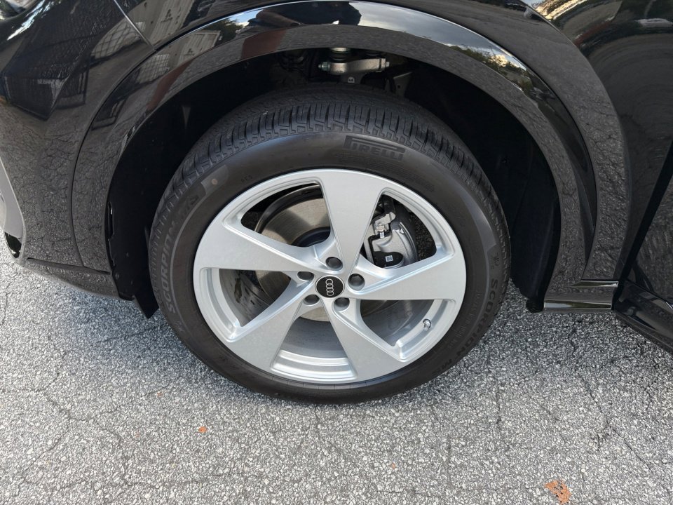 New 2025 Audi Q5 Premium Plus image 26