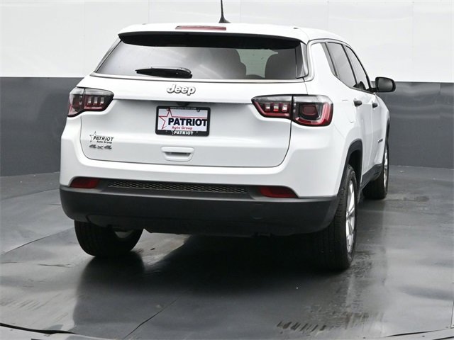 Used 2025 Jeep Compass Sport image 4