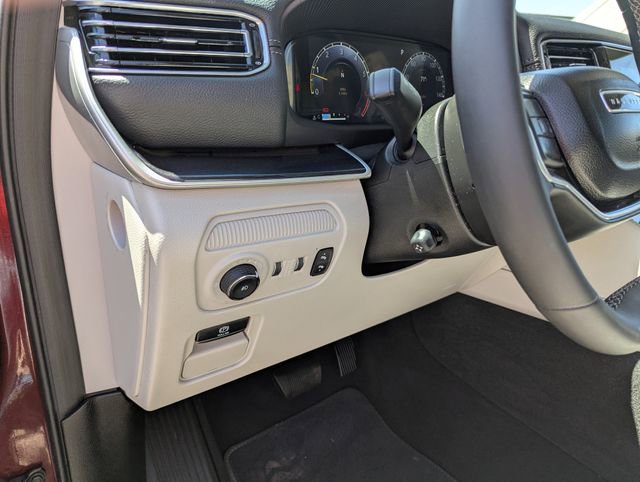 Used 2024 Jeep Wagoneer 4WD w/ Convenience Group I image 17