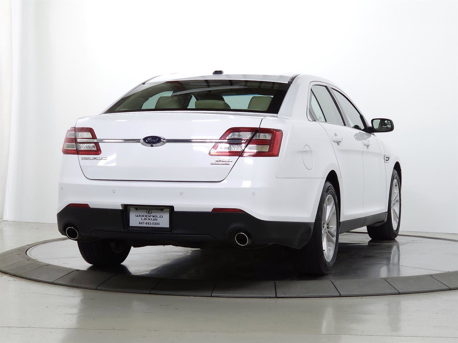 Used 2017 Ford Taurus SEL w/ Equipment Group 201A FWD image 8