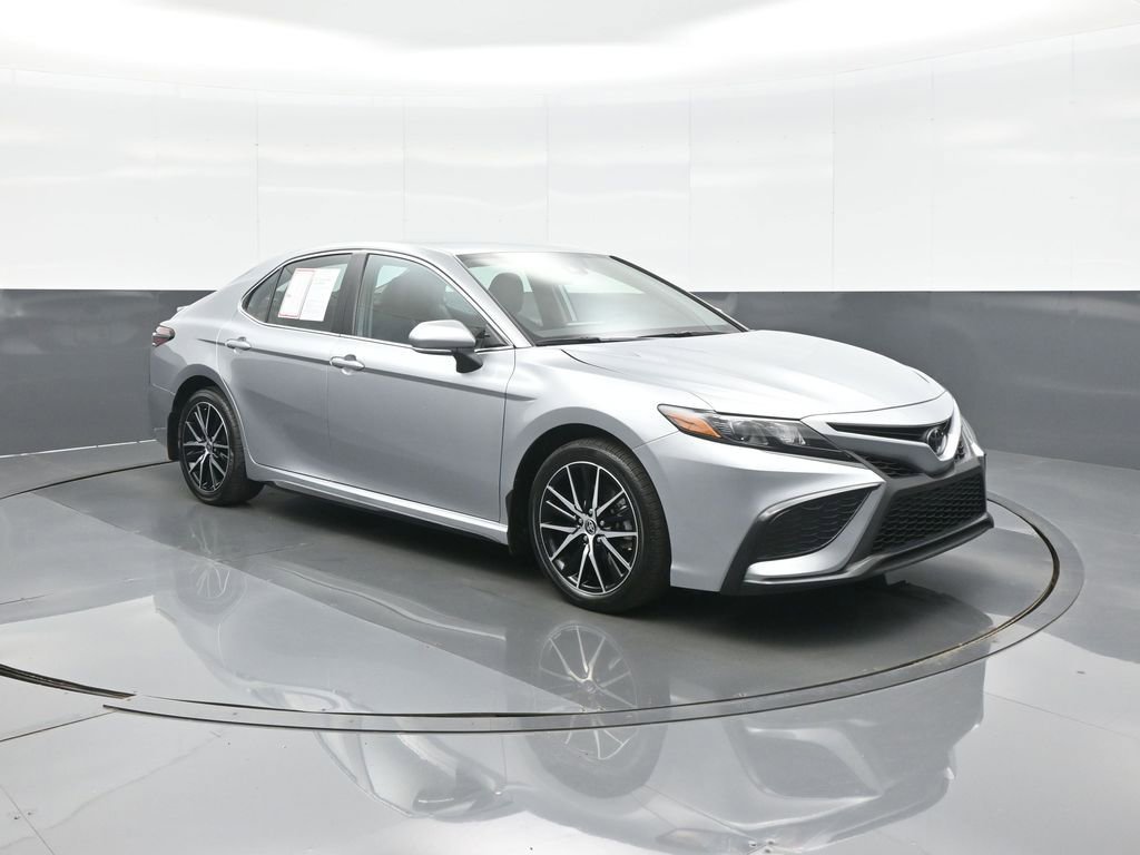 Certified 2023 Toyota Camry SE FWD image 1