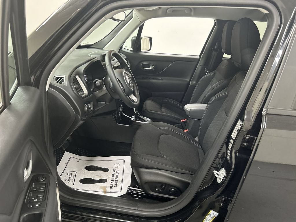 Used 2023 Jeep Renegade Latitude w/ Premium Group AWD/4WD image 9