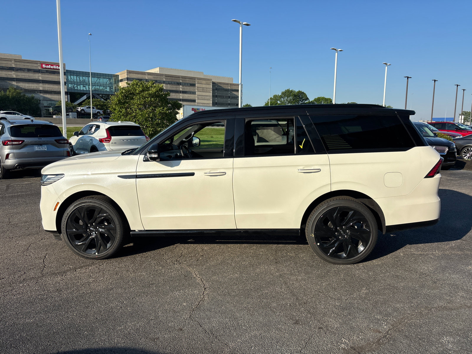 New 2026 Lincoln Navigator Black Label AWD/4WD image 4
