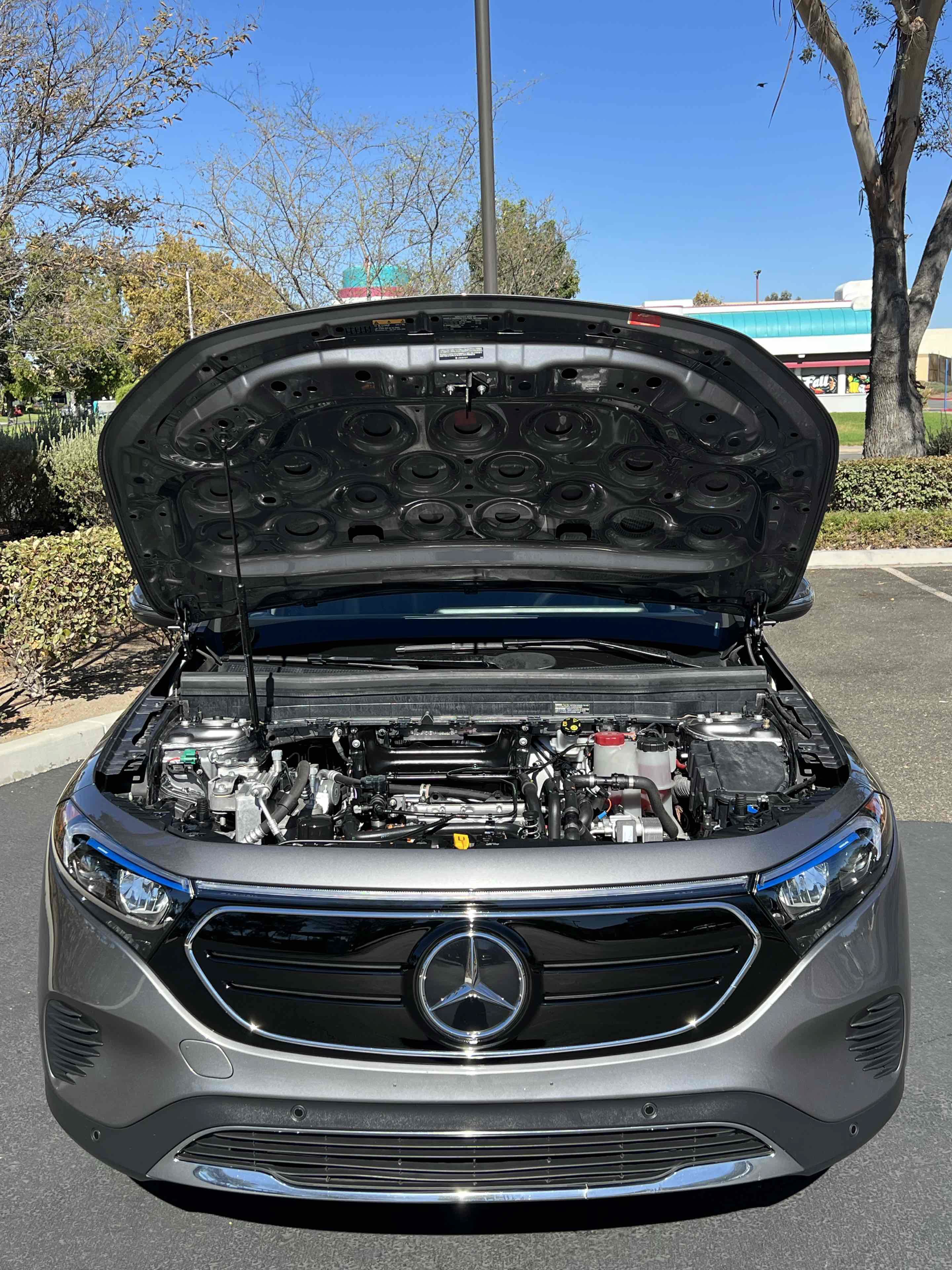 Used 2023 Mercedes-Benz EQB 300 4MATIC image 22