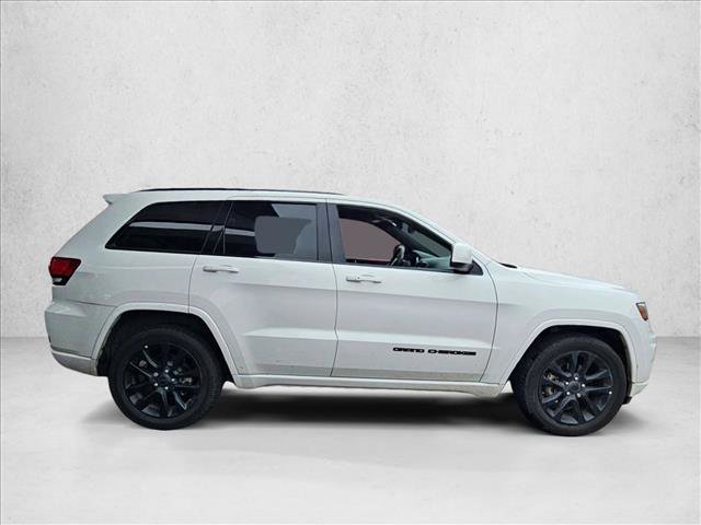 Used 2019 Jeep Grand Cherokee Altitude image 4