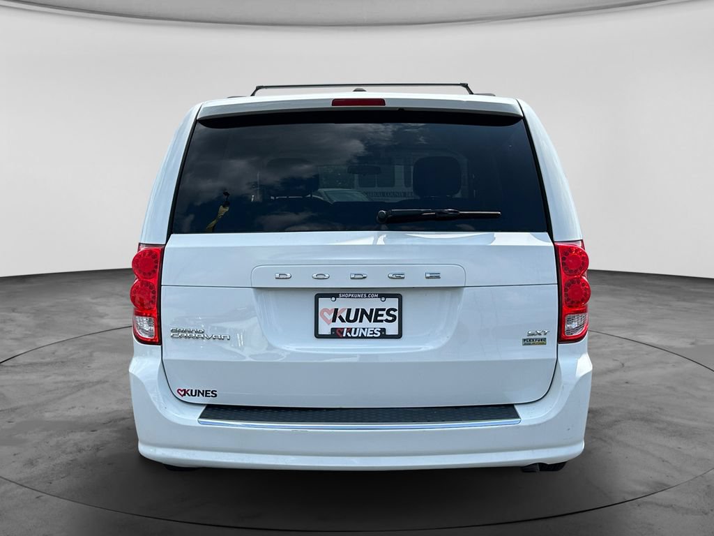 Used 2016 Dodge Grand Caravan SXT FWD image 8