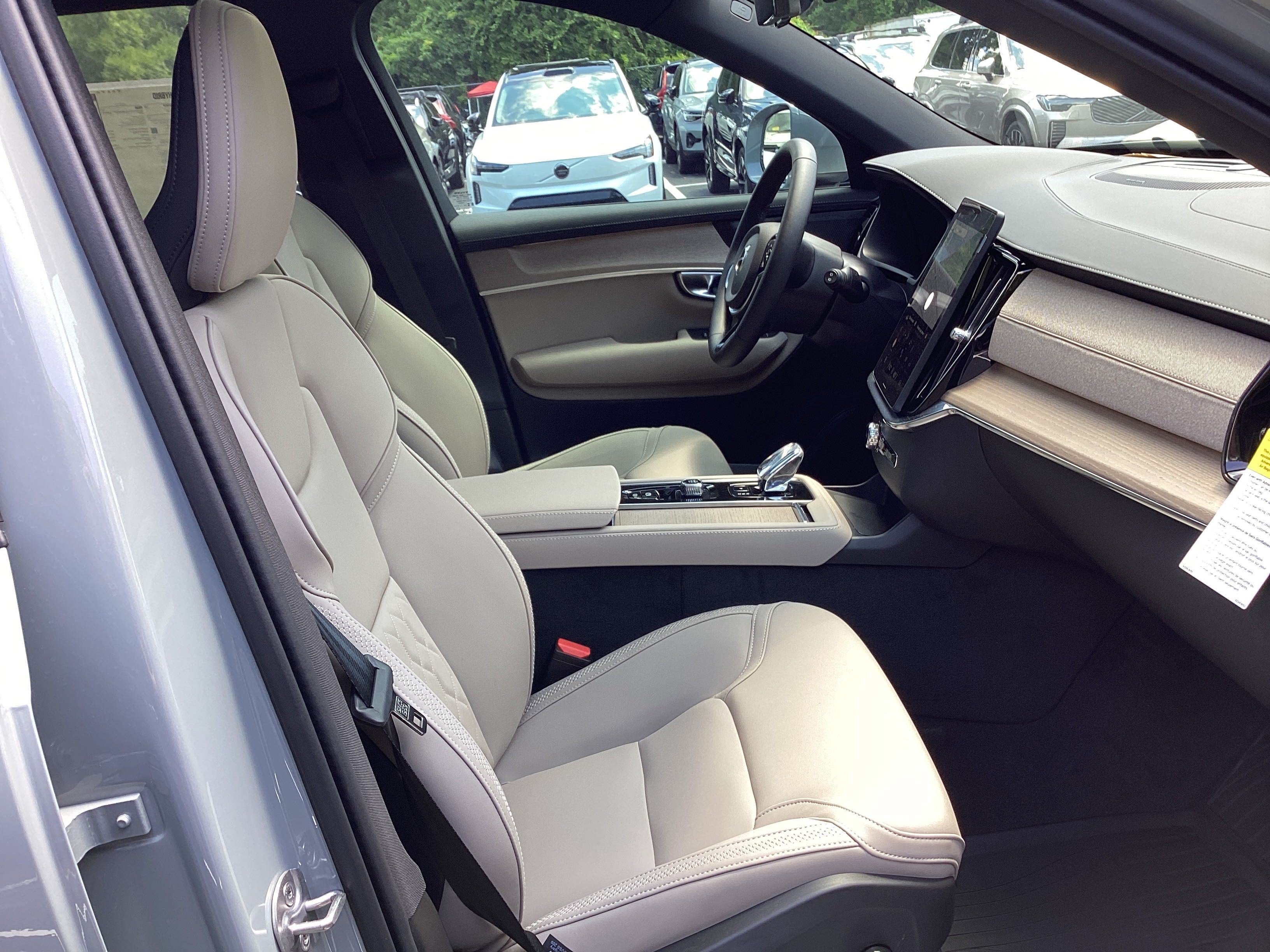 Certified 2026 Volvo XC90 B6 Plus w/ Protection Package Premier AWD/4WD image 21