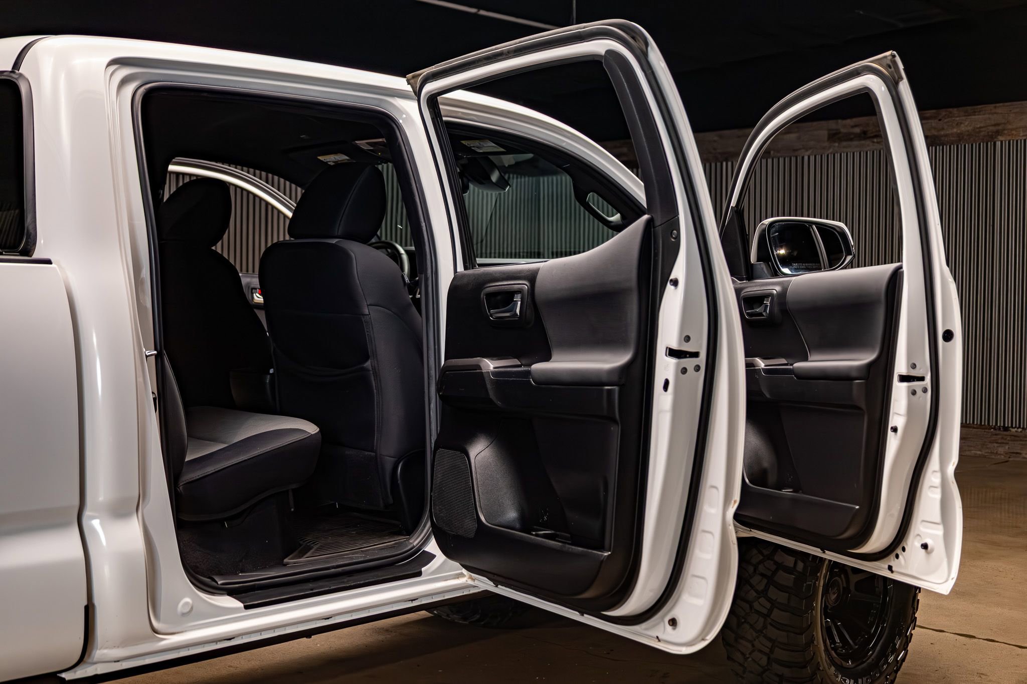 Used 2023 Toyota Tacoma TRD Sport image 32