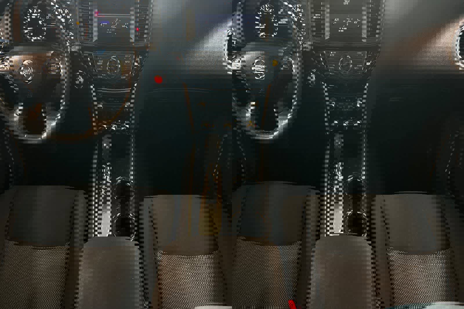 Used 2017 Nissan Pathfinder SV image 4