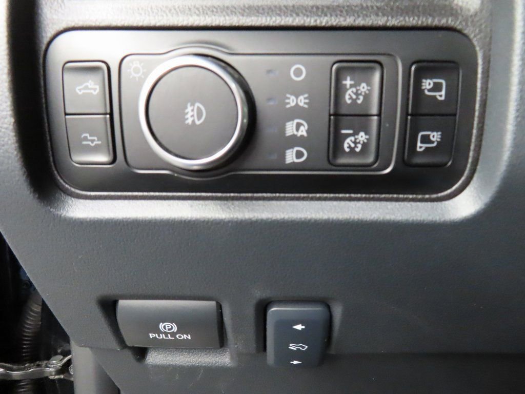 Used 2025 Ford F350 Platinum w/ FX4 Off-Road Package image 60