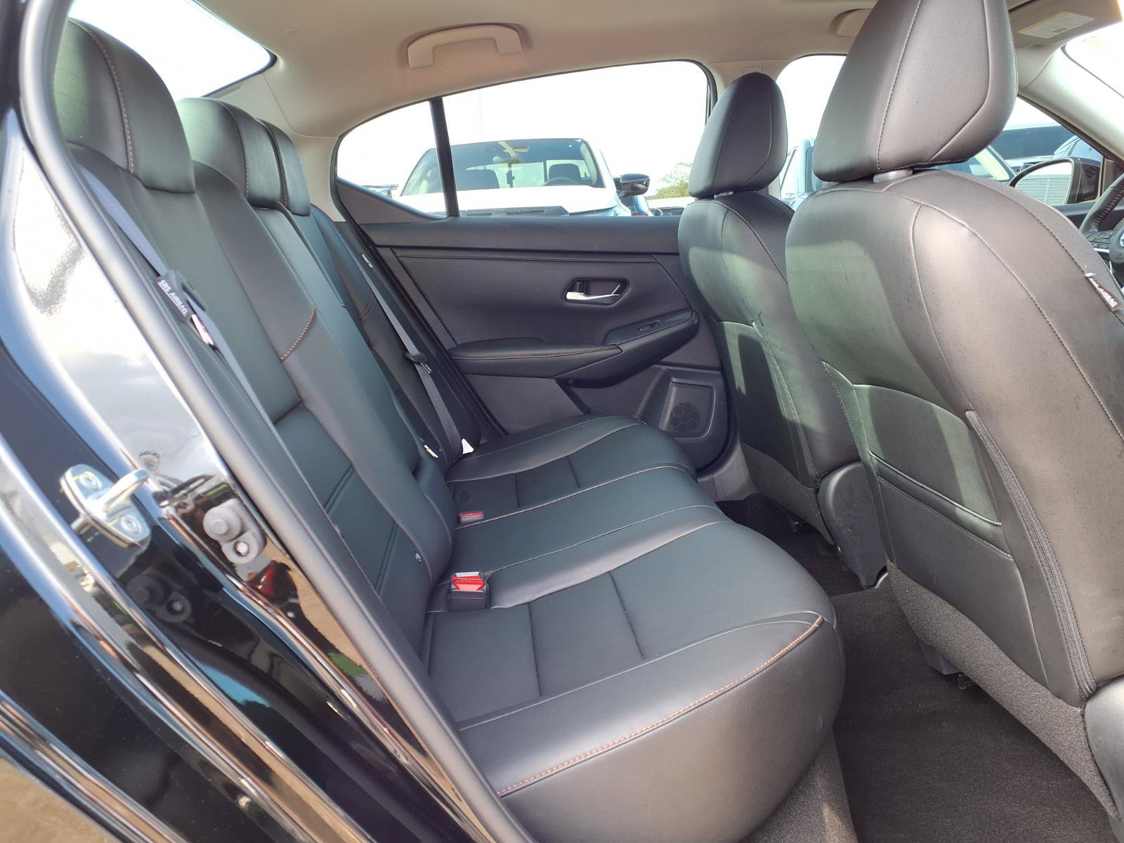 Used 2023 Nissan Sentra SR w/ SR Premium Package FWD image 12