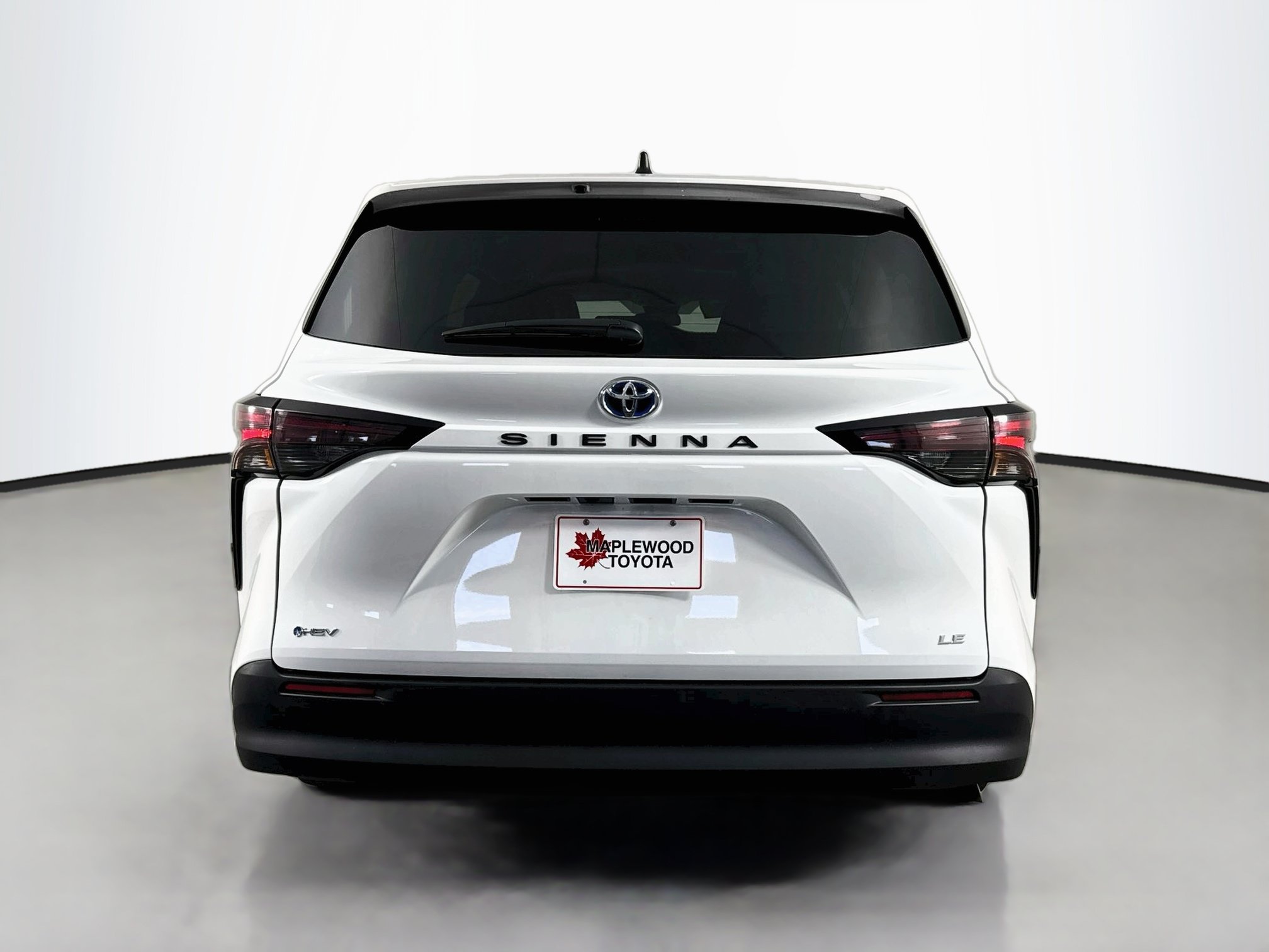 Certified 2025 Toyota Sienna LE FWD image 6