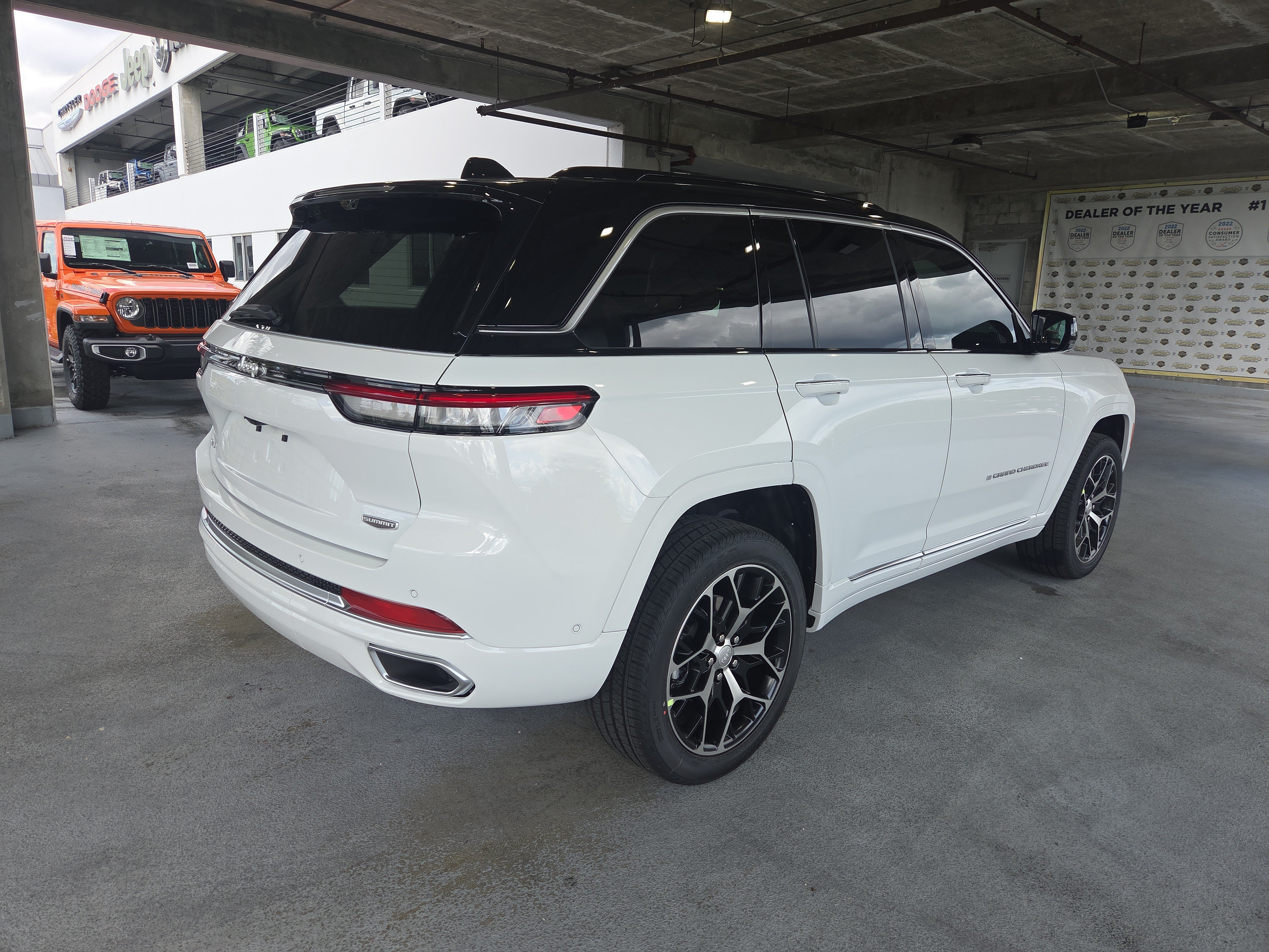 New 2025 Jeep Grand Cherokee Summit AWD/4WD image 5