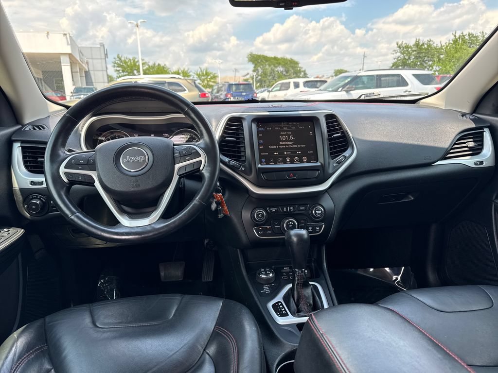 Used 2015 Jeep Cherokee Trailhawk w/ Leather Interior Group AWD/4WD image 13