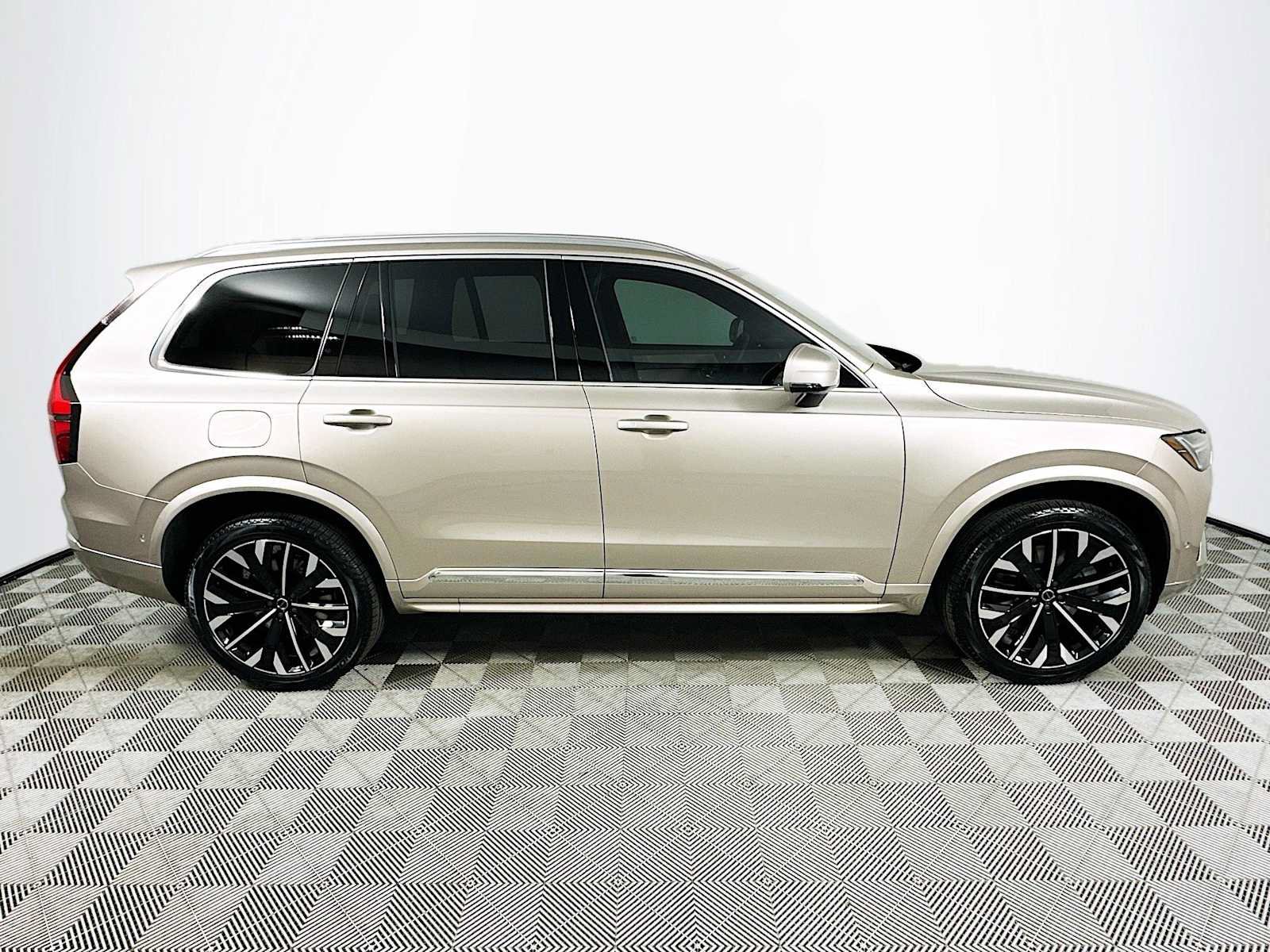 New 2026 Volvo XC90 T8 Plus w/ Protection Package Premier AWD/4WD image 8