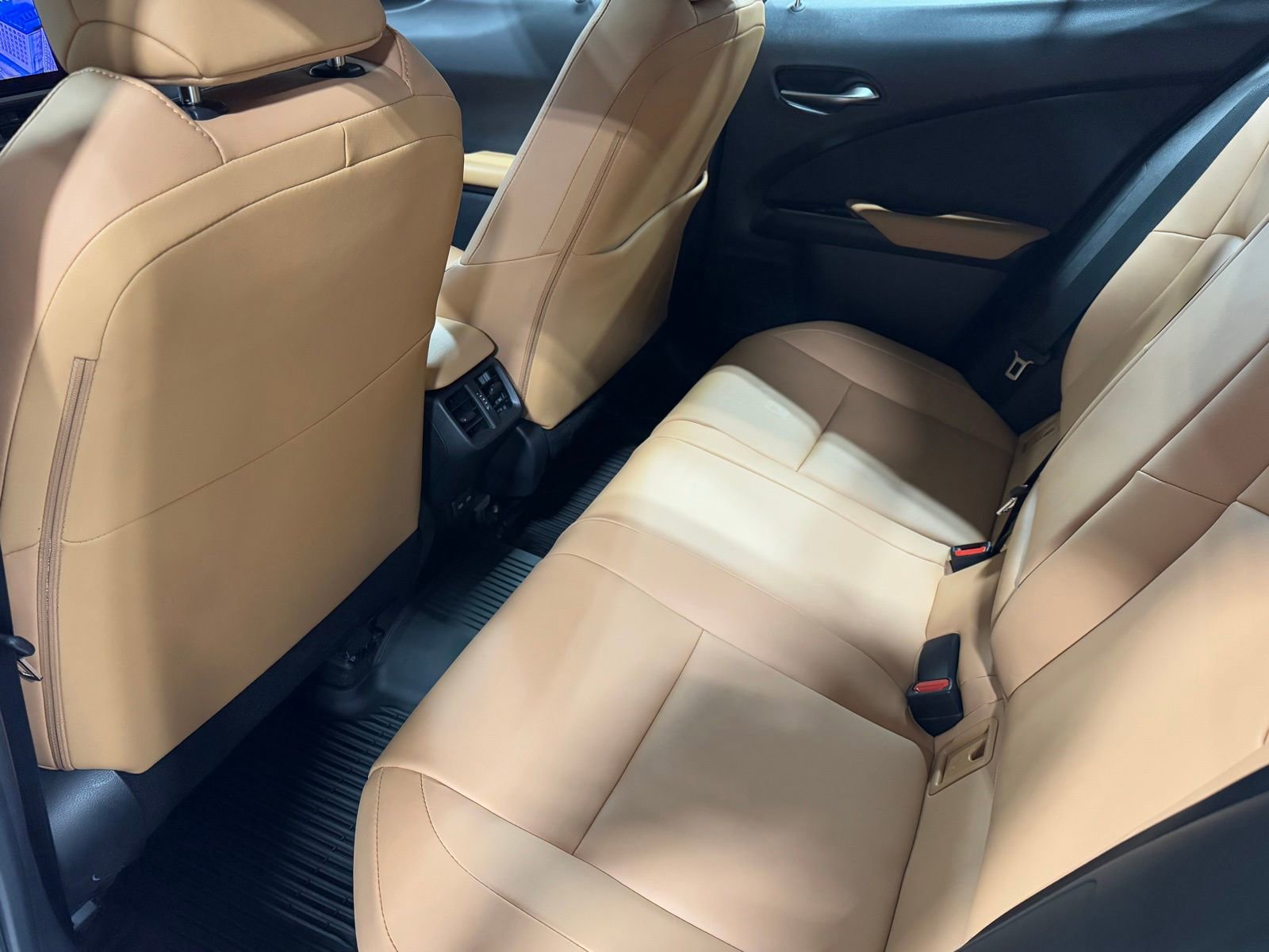 Used 2025 Lexus UX 300h AWD image 37