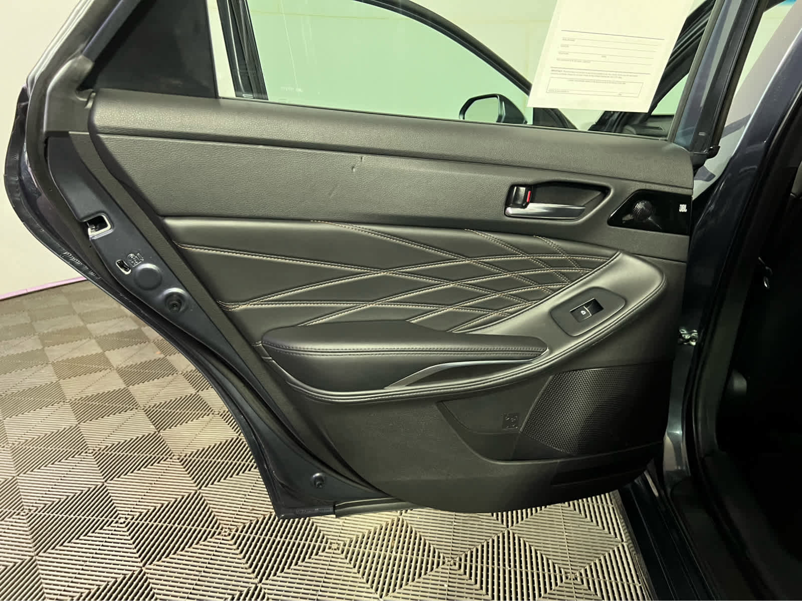 Used 2022 Toyota Avalon Limited w/ Advanced Safety Package FWD image 25