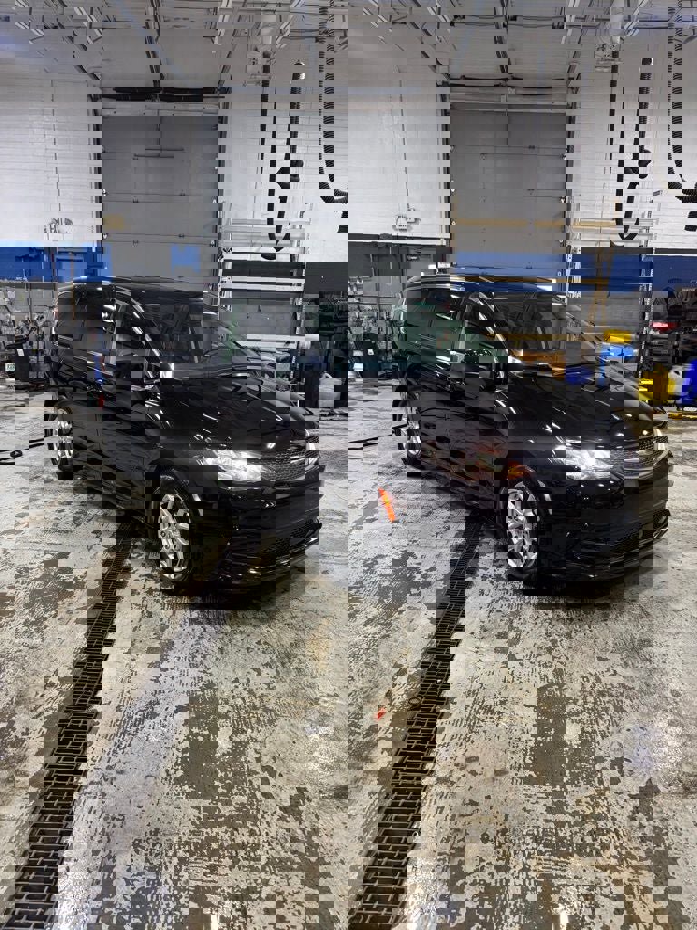 Used 2024 Chrysler Voyager LX image 3