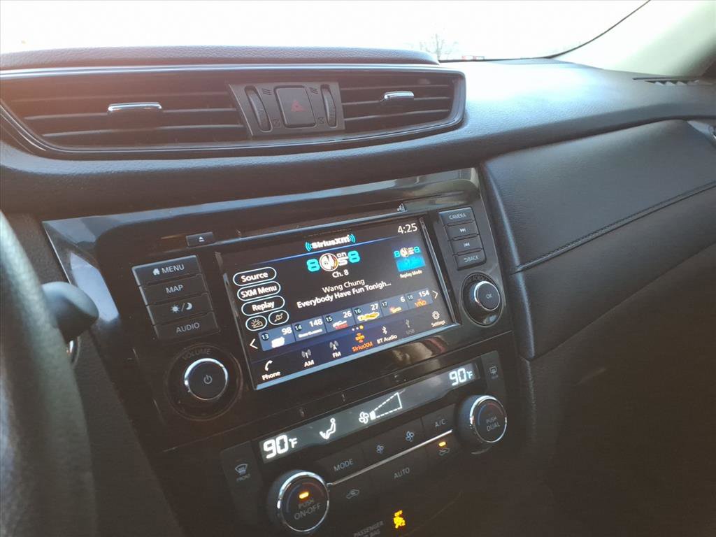 Used 2018 Nissan Rogue SV w/ Premium Package image 40