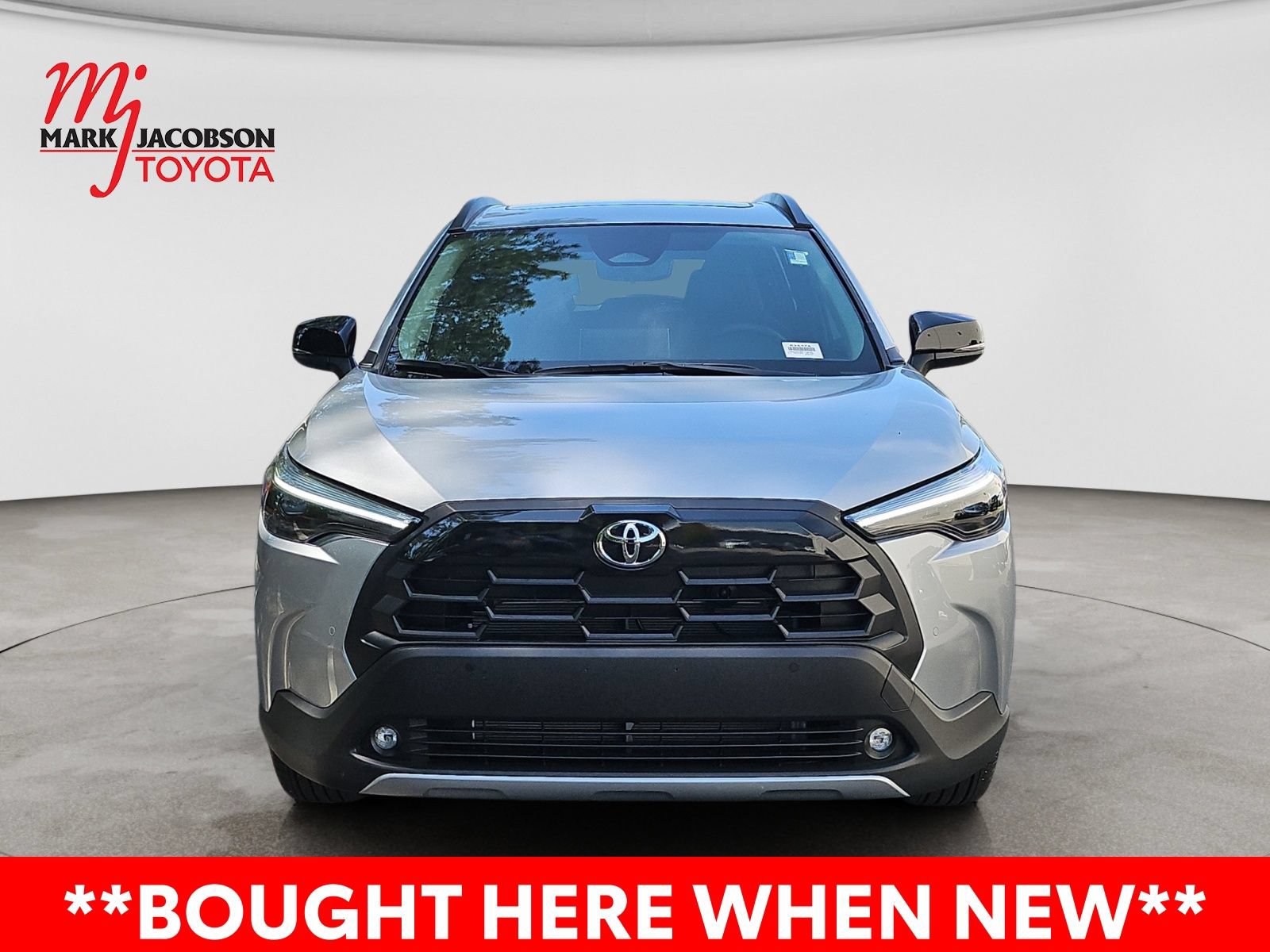 Used 2026 Toyota Corolla Cross XLE w/ Convenience Package FWD image 3