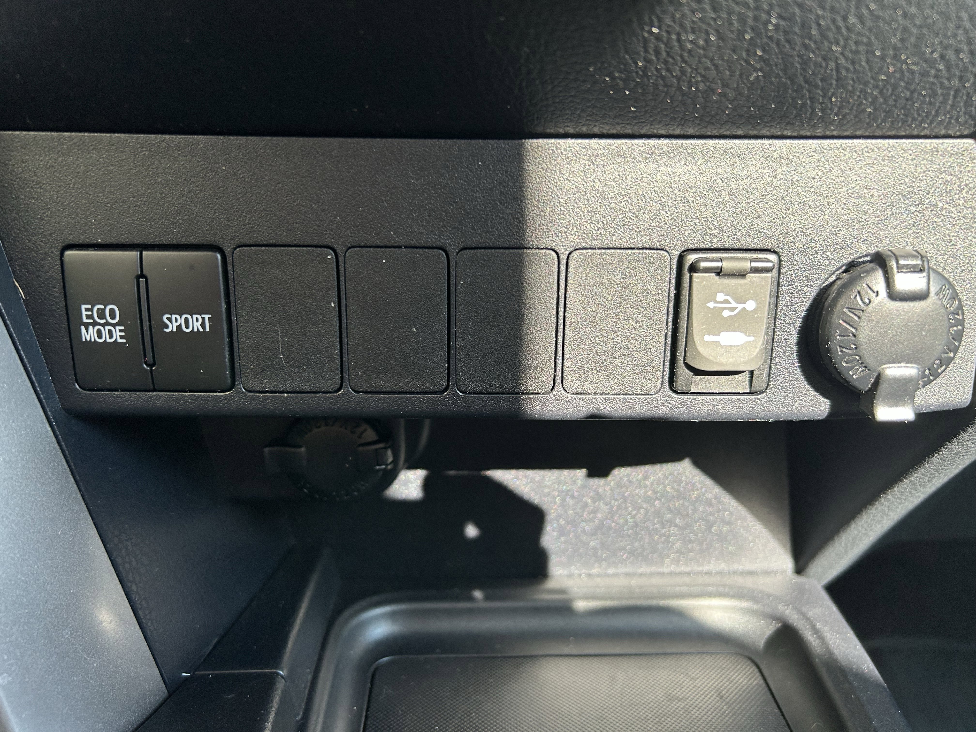 Certified 2018 Toyota RAV4 XLE image 31