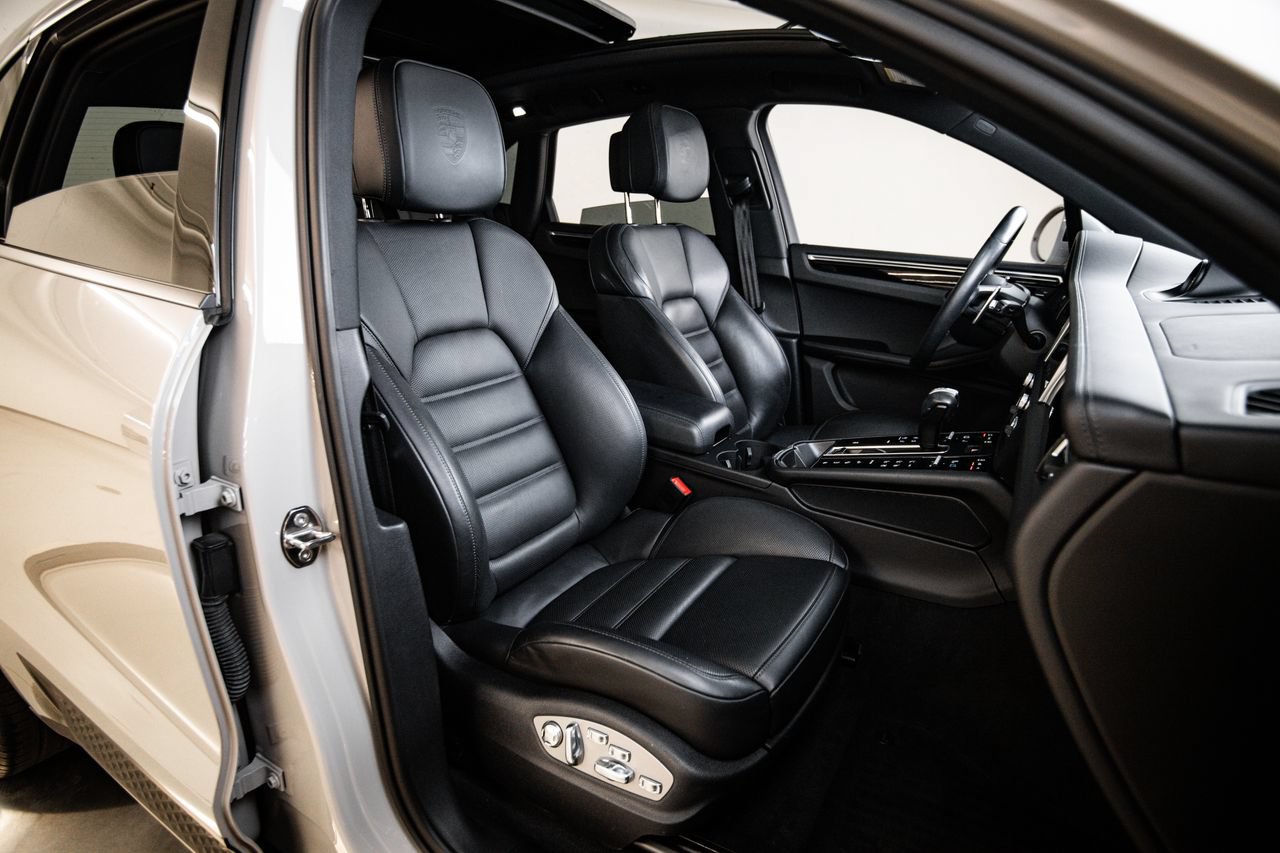 Certified 2023 Porsche Macan AWD/4WD image 29