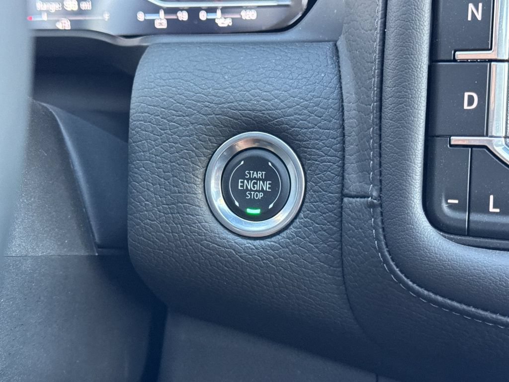 Used 2024 GMC Yukon XL Denali AWD/4WD image 26