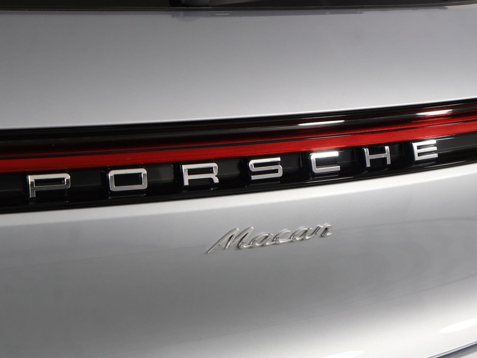 New 2026 Porsche Macan AWD/4WD image 22