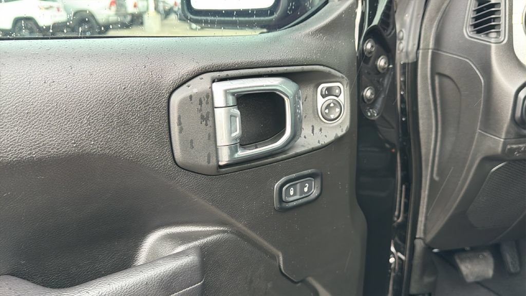 Used 2025 Jeep Gladiator Sport AWD/4WD image 12