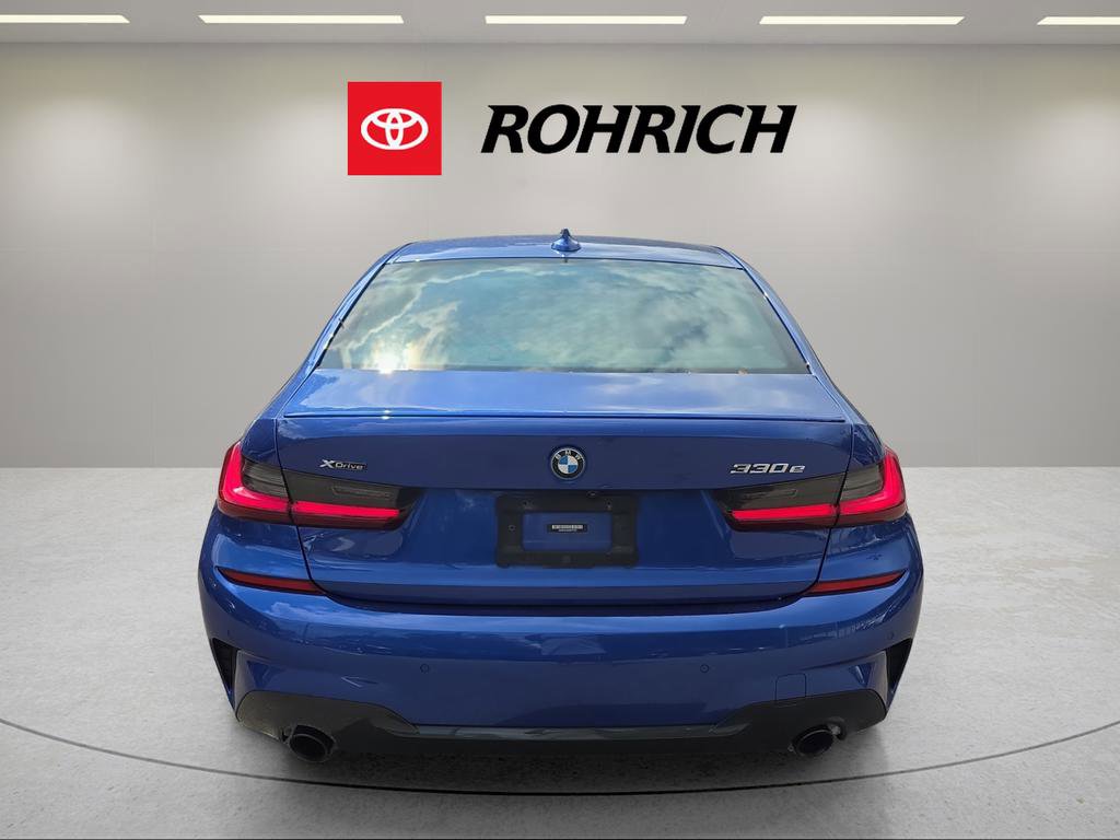 Used 2022 BMW 330e xDrive w/ M Sport Package image 6