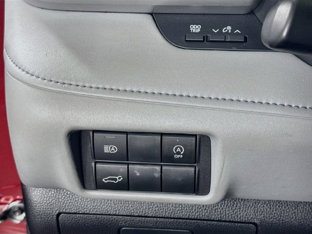 Used 2023 Toyota Highlander XLE FWD image 10