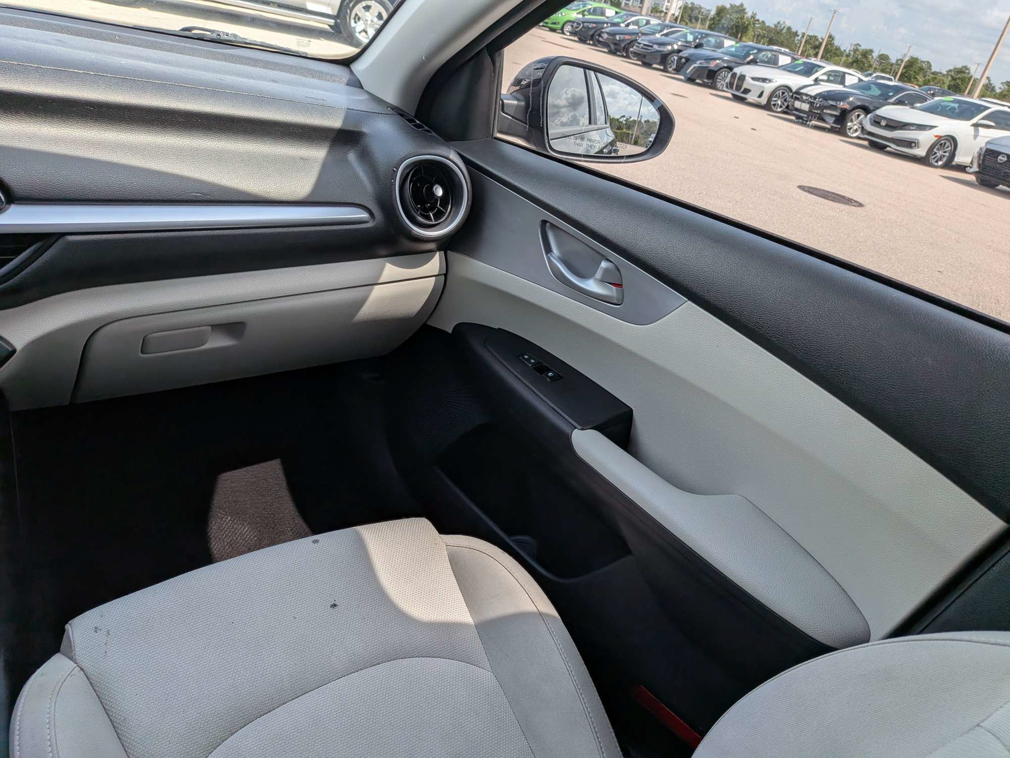 Used 2023 Kia Forte LXS w/ LXS Technology Package FWD image 17