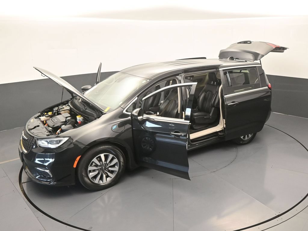 Used 2023 Chrysler Pacifica Touring-L FWD image 64