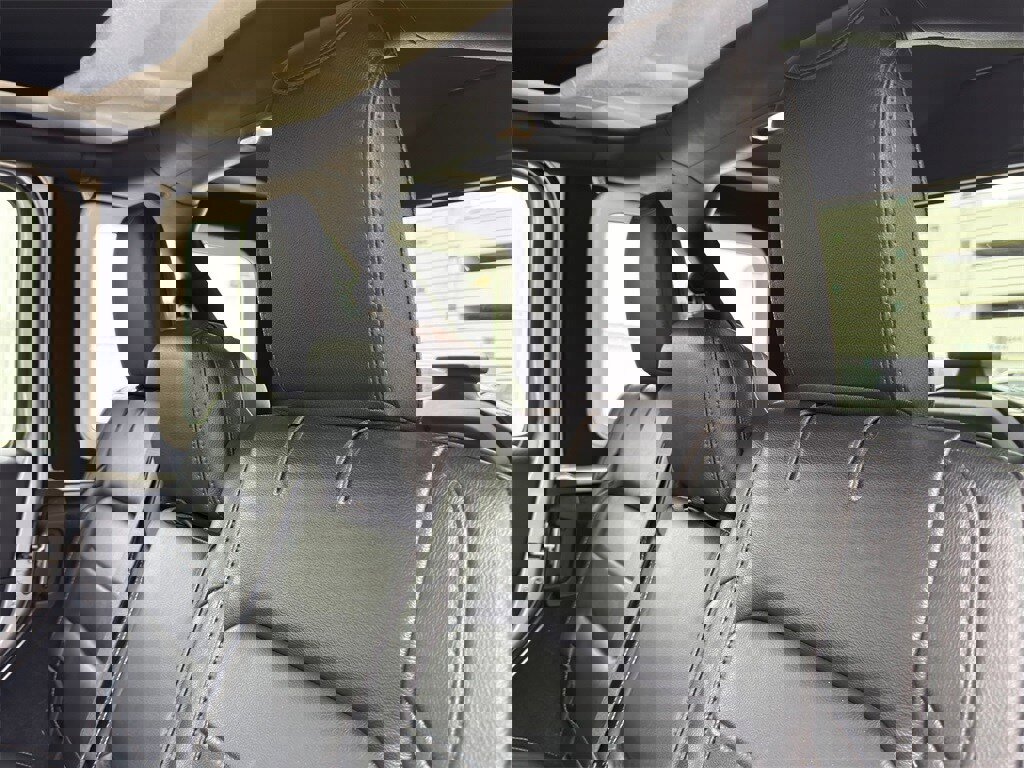 Used 2018 Jeep Wrangler Unlimited Sahara image 28