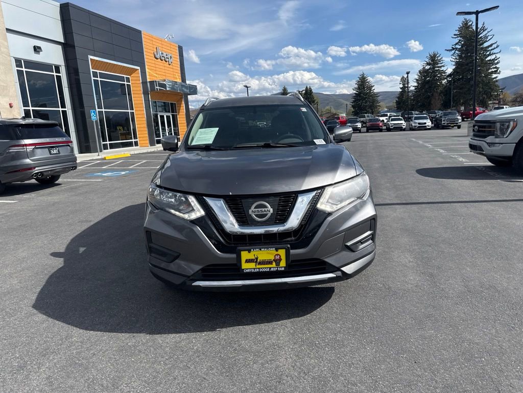 Used 2017 Nissan Rogue SV w/ SV Premium Package AWD/4WD image 2
